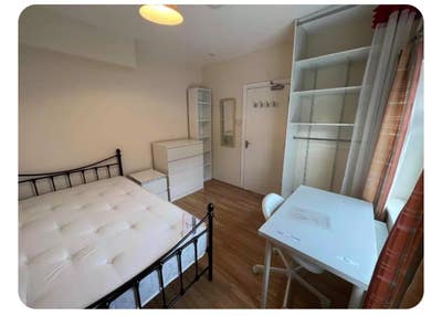 Room for rent in 5 bed student house.  Main Photo