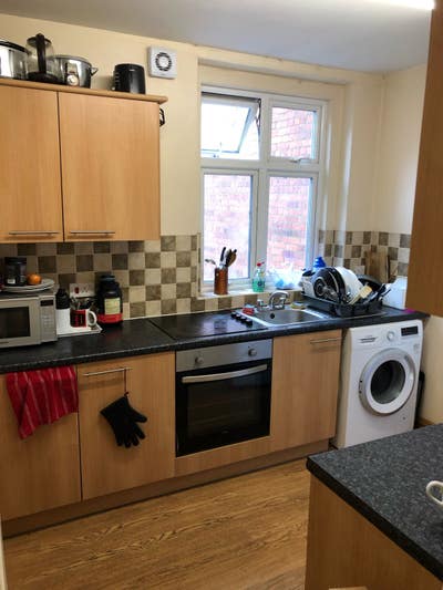 Guildford en-suite room to rent Main Photo