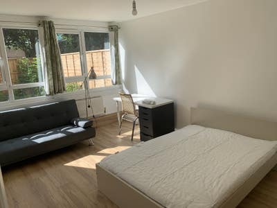 3 Bedroom Garden Flat Main Photo