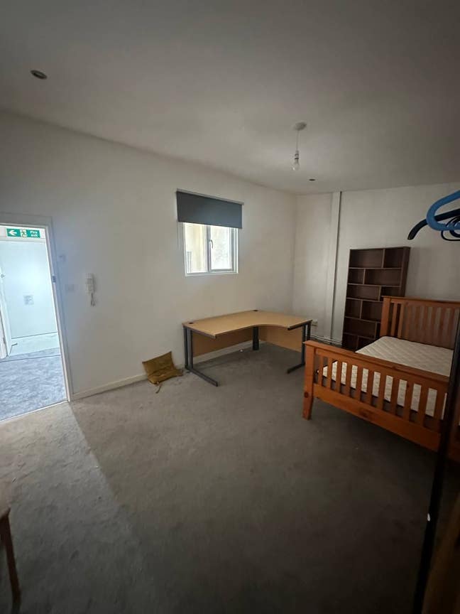 Room in 3 bedroom apartment Main Photo