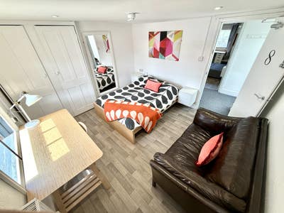 ✅ Yng Profs, Low Cost, Parking, Grt Loc. ✅  Main Photo