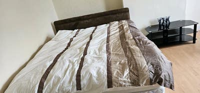 Bedsit large room Main Photo
