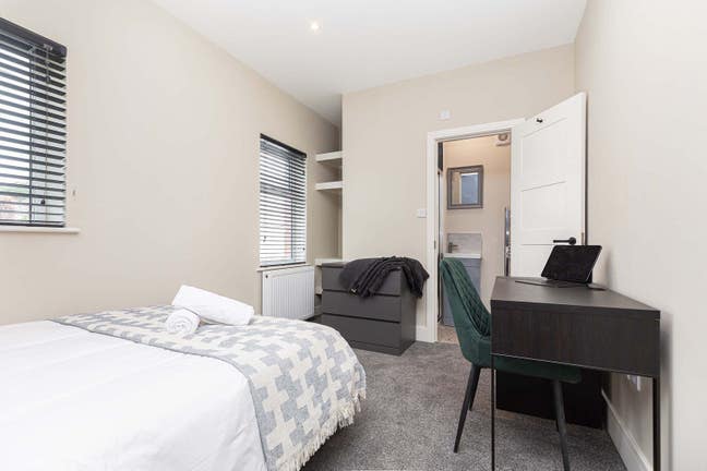 Stylish En-Suite Furnished Rooms - Near Ashley X Main Photo