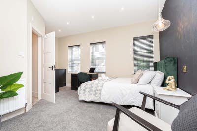 Stylish En-Suite Furnished Rooms - Near Ashley X Main Photo