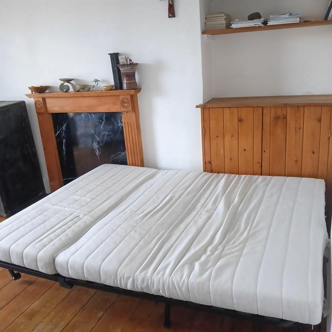 Spacious double room available for short term Main Photo