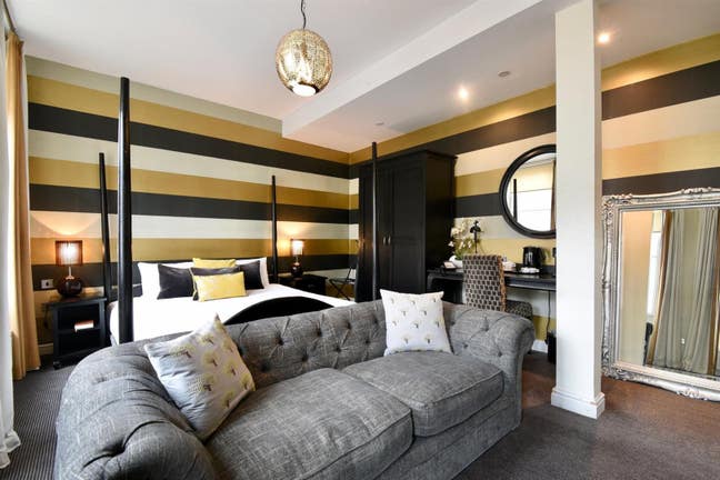 Large Double Room with Ensuite  Main Photo