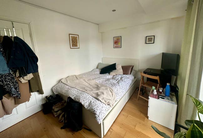 Lovely double room with balcony in Surrey Quays Main Photo