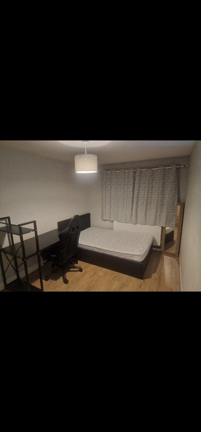 Double room nr Sutton High st Main Photo