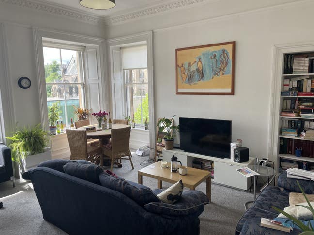 1 Room - Spacious West End Flat, G12 Main Photo