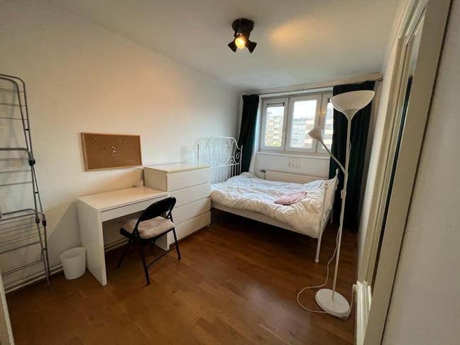 Bright Double in 4 Bed Flat in Barbican Main Photo