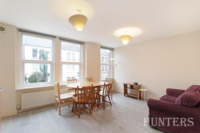 2 double rooms available in 2 Bed Camberwell Flat Main Photo