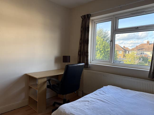 Fully Furnished Double Room in Hayes Main Photo