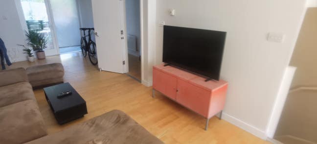 Large Double bedroom with Garden Main Photo