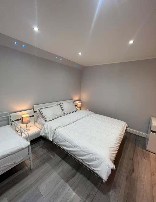 Large, spacious, modern and clean studio annex Main Photo