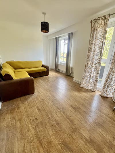 Cosy, Spacious and Bright 3 bedroom flat Main Photo