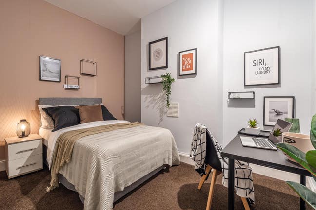 Extra Large Rooms (26R) Main Photo