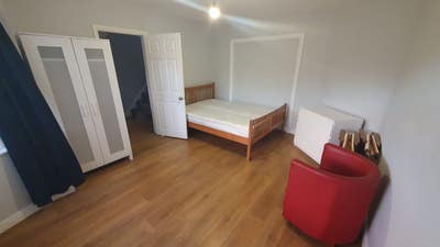 Large double room for short-term rental. Main Photo