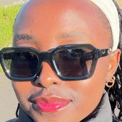 I am a professional female aged 25. I am look... Main Photo