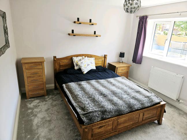 Large kingsize room in a great house! Main Photo