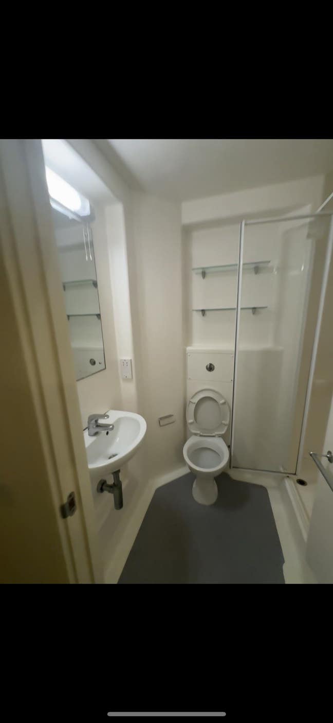 ZoNE1 London -Ensuite Room at Moonraker Point  Main Photo