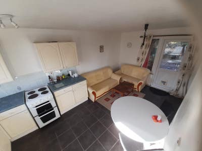 3 rooms to rent Main Photo