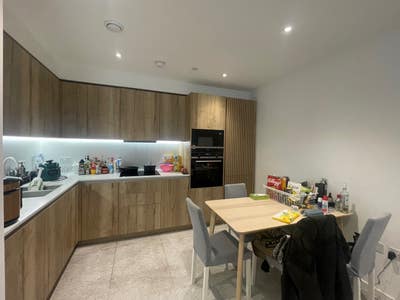 Luxurious 2 bed 2 bath Silk rd Whitechapel Main Photo