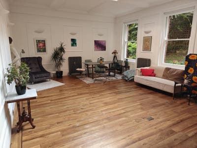 Shared flat with its own yoga/dance studio Main Photo