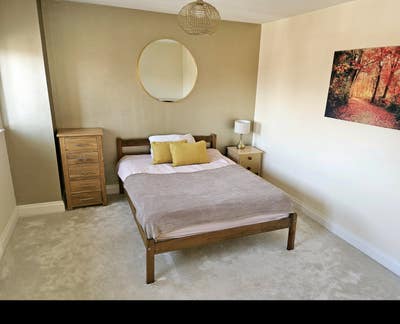 Large kingsize room in a great house! Main Photo