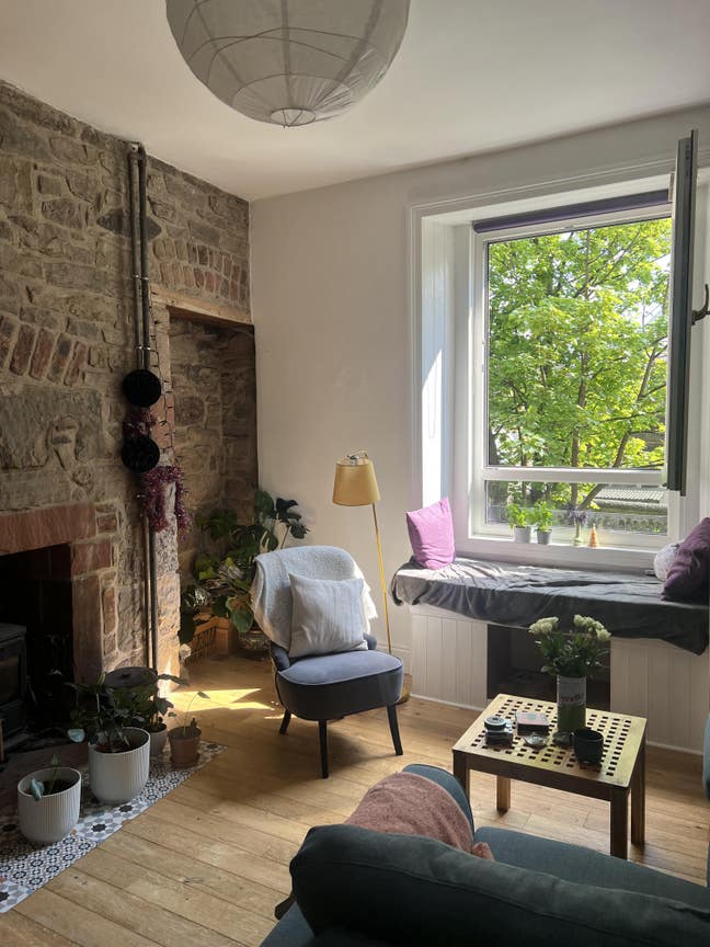 Spacious/sunny room for rent in Morningside  Main Photo