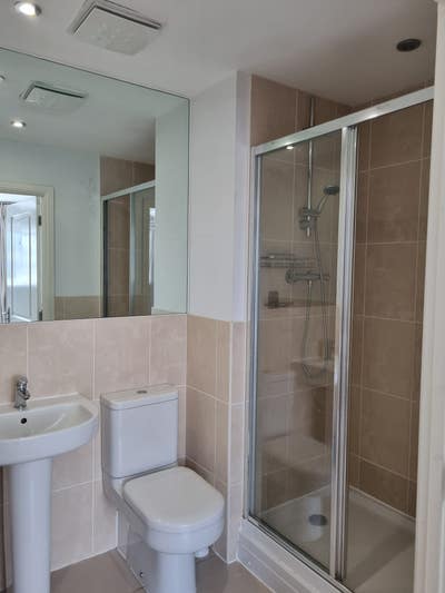 En-Suite - Spacious Doublebedroom - Furnished Main Photo