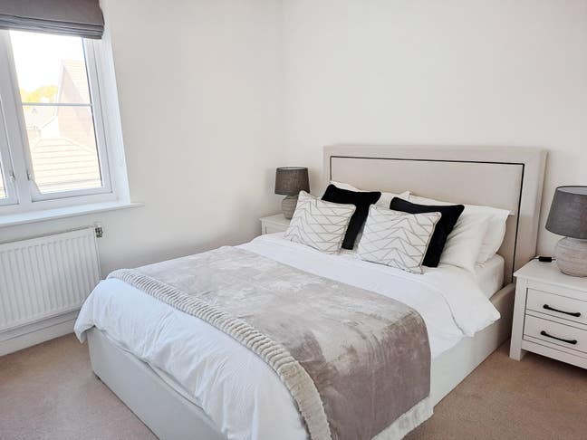 Large Double Room Available  Main Photo