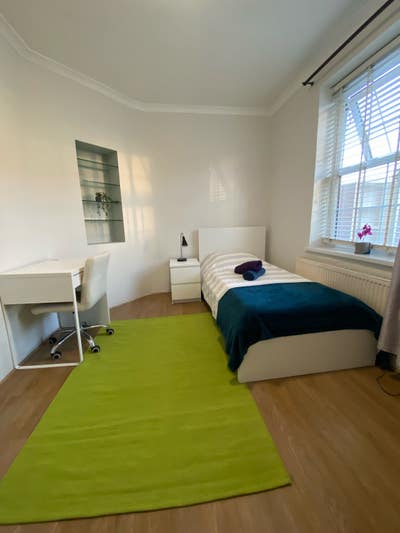 Single Room  with Private Bathroom (En-Suite ) Main Photo