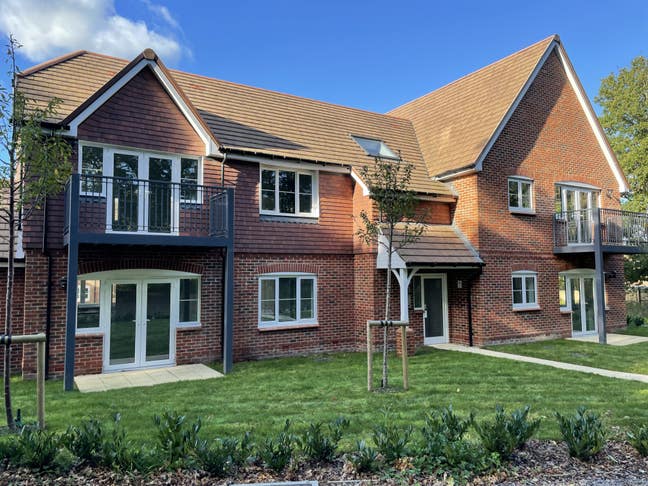 Bright Double Room in Modern New Build Apartment Main Photo