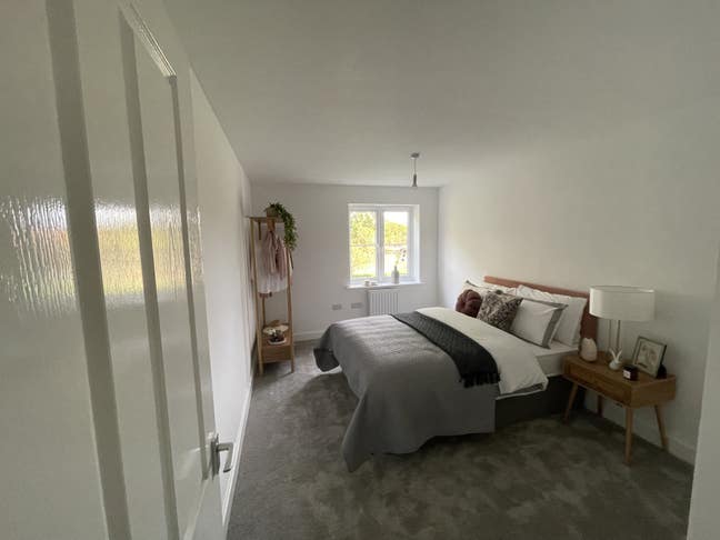 Bright Double Room in Modern New Build Apartment Main Photo