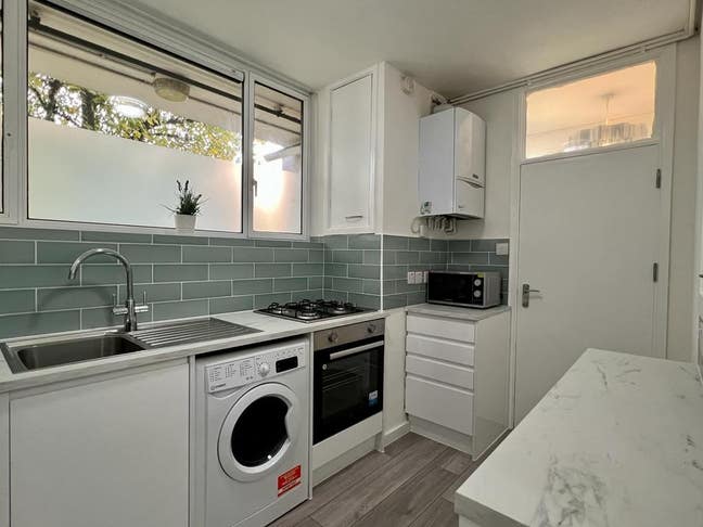 *Inc All Bills 3 Double Rooms 2 Baths near LBS NW8 Main Photo