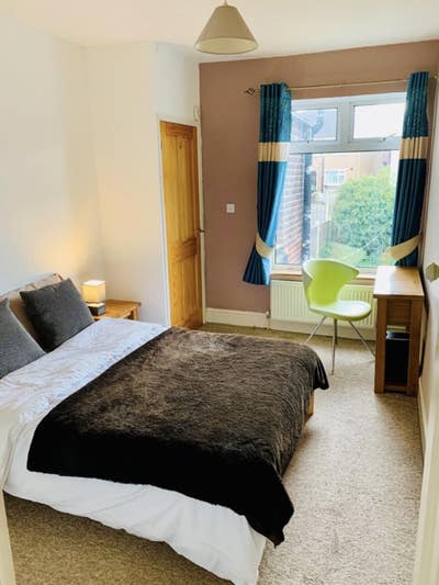  Double room in 3 bedroom shared house Main Photo
