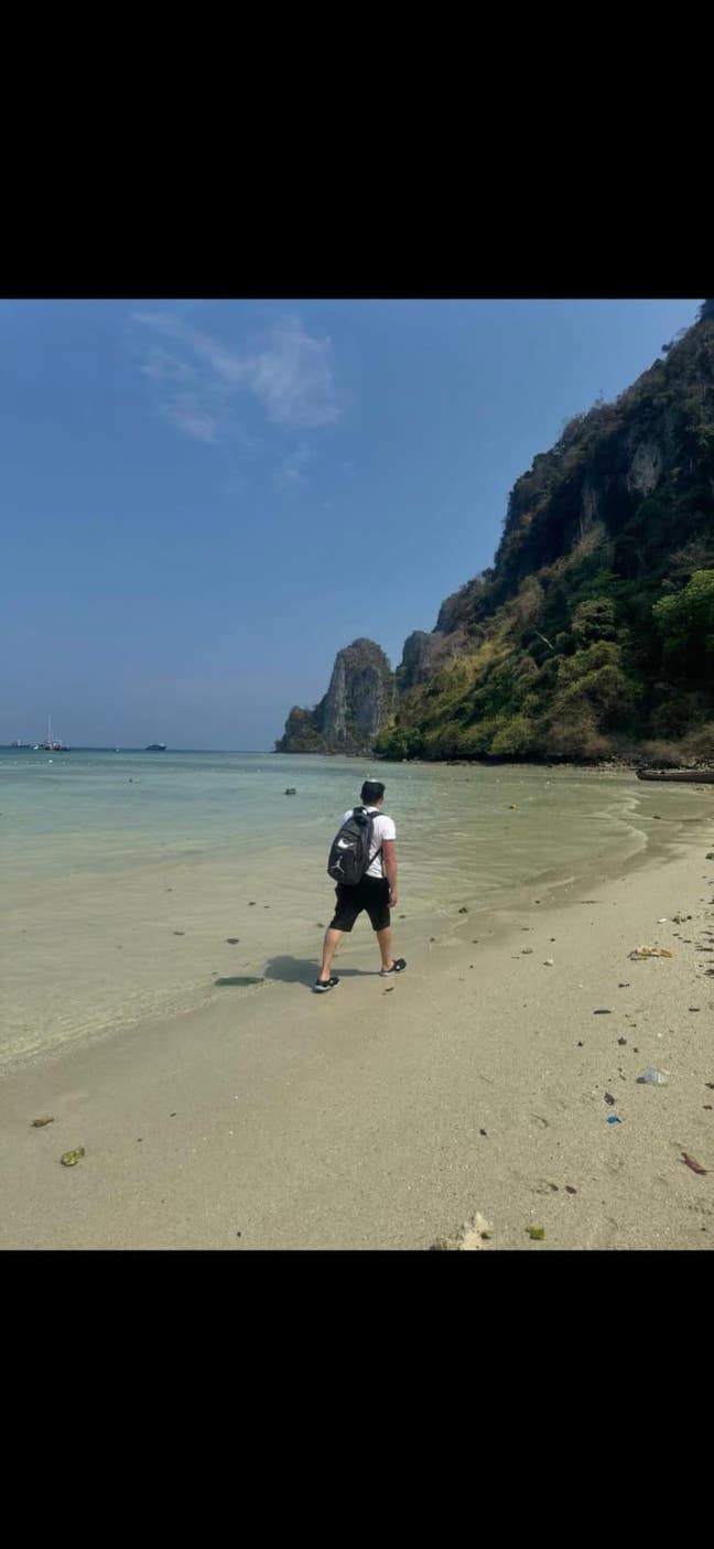 Professional Male seeks a single or double room Main Photo