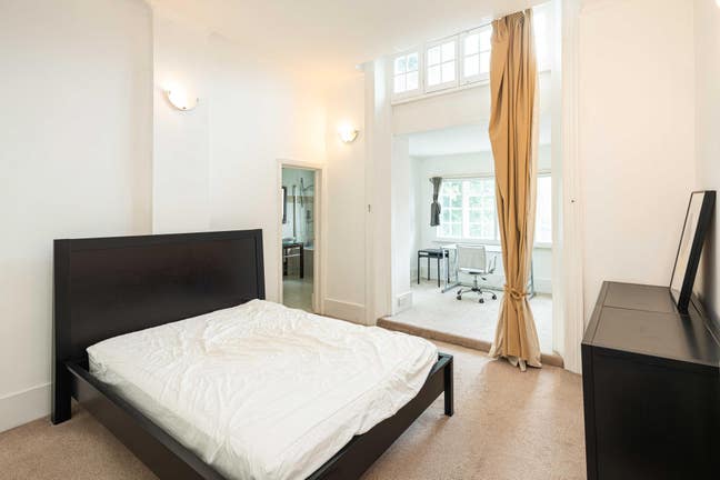 Stunning 1-Bedroom En-Suite Flat with Balcony in t Main Photo