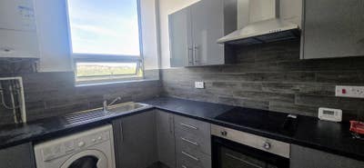 Furnished 1 bed flat in a great BD1 location Main Photo