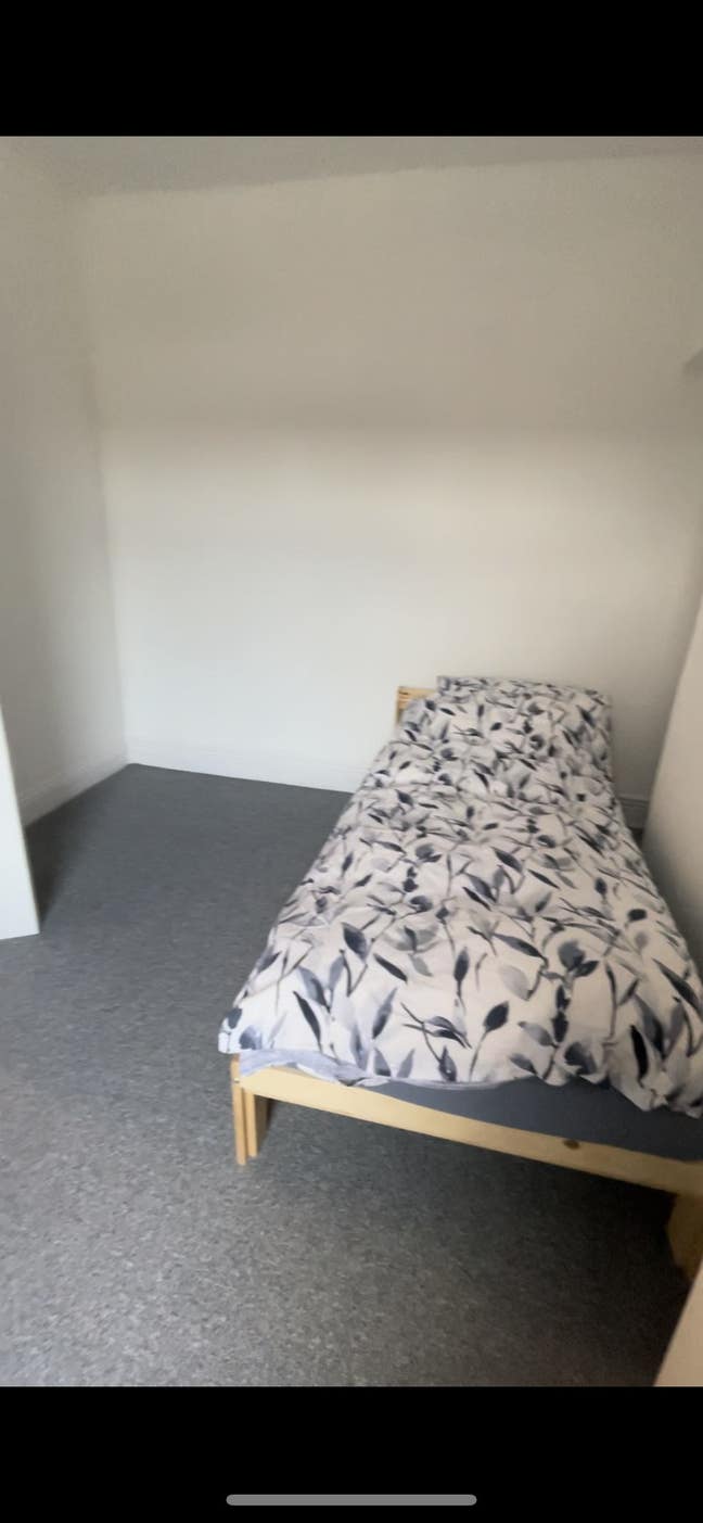 Single Room Main Photo