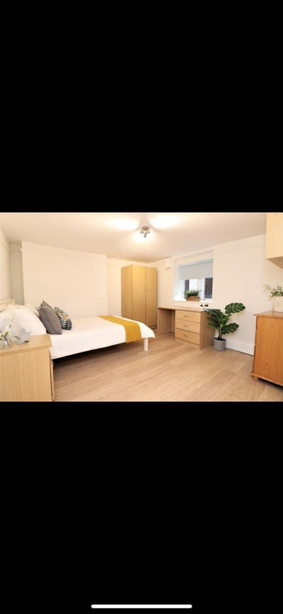 Double Bedroom  Main Photo