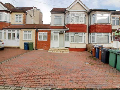 Double ENSUITE Room For Rent in near queensbury st Main Photo