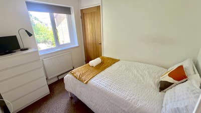 Rooms in Holbury - contractors welcome. Going Fast Main Photo