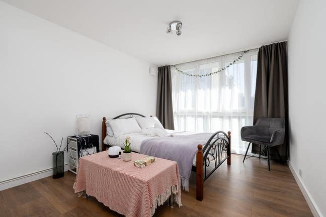 Super Cozy and Convenient 1 bed flat in North Lond Main Photo