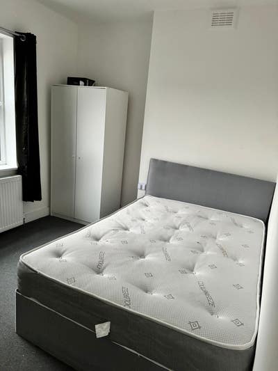 Furnished Double Bedroom Main Photo