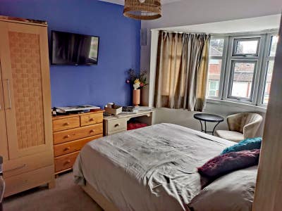 Room to let, shared bathroom. Bills included  Main Photo