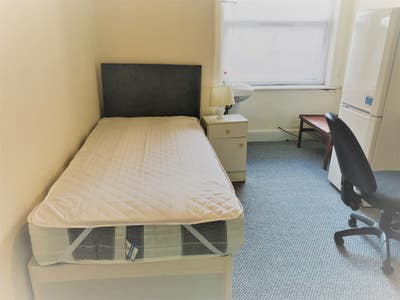  Single Room-All Incl-Nr Town Centre-cleaner Main Photo