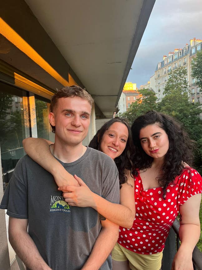 Seeking Houseshare/housemates  Main Photo