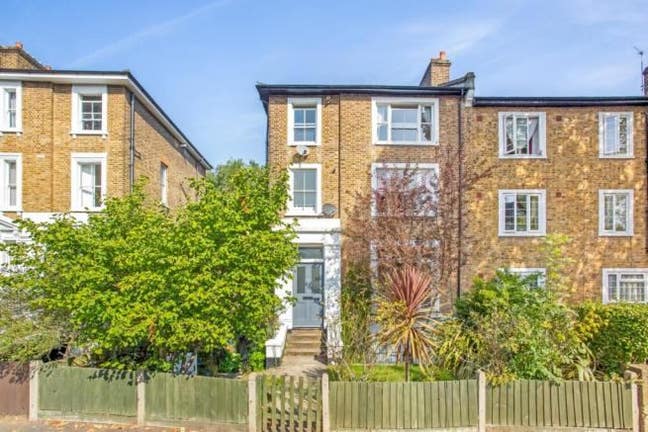 2 bed flat near park and station in Sydenham Main Photo