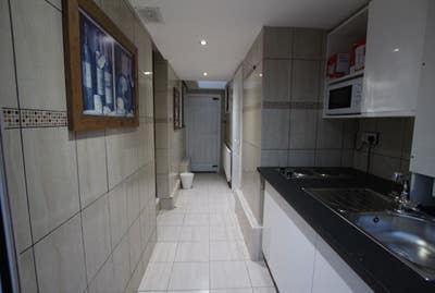 Studio/1 Bed Flat to Rent in IG5  Main Photo